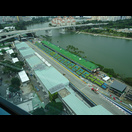 Blick vom Riesenrad auf den Startbereich der Formel 1 Strecke